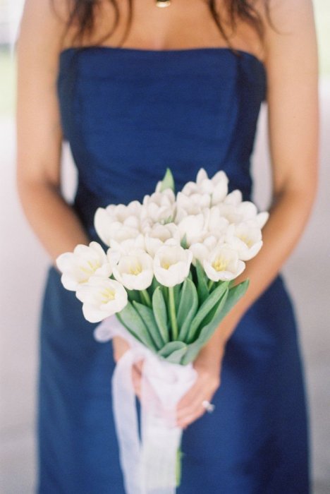 Букет подружки невесты из белых тюльпанов