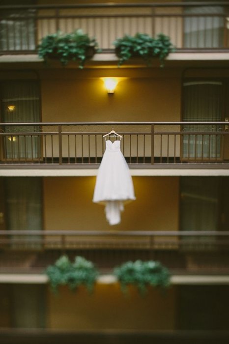 Интересная идея для фото свадебного платья