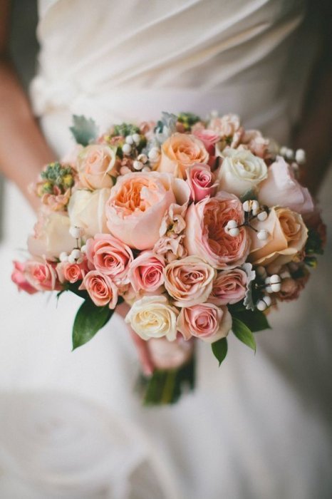 Букет невесты, розы в сочетании с пионовидными розами