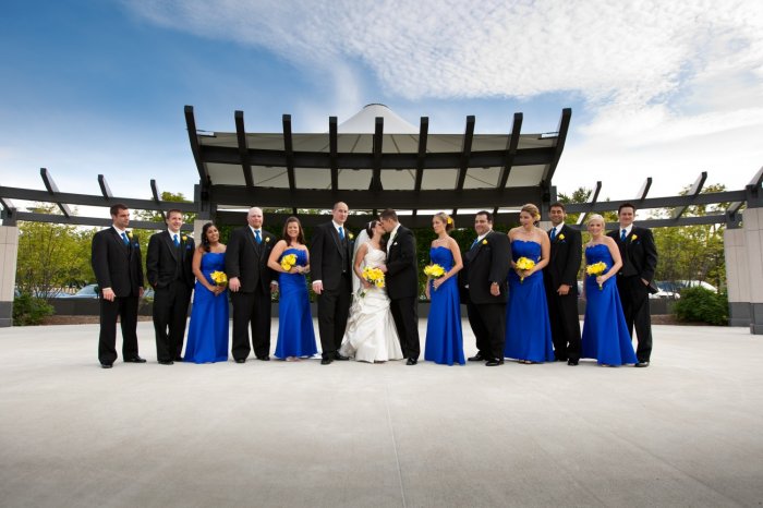 Наряды для сине-желтой свадьбы