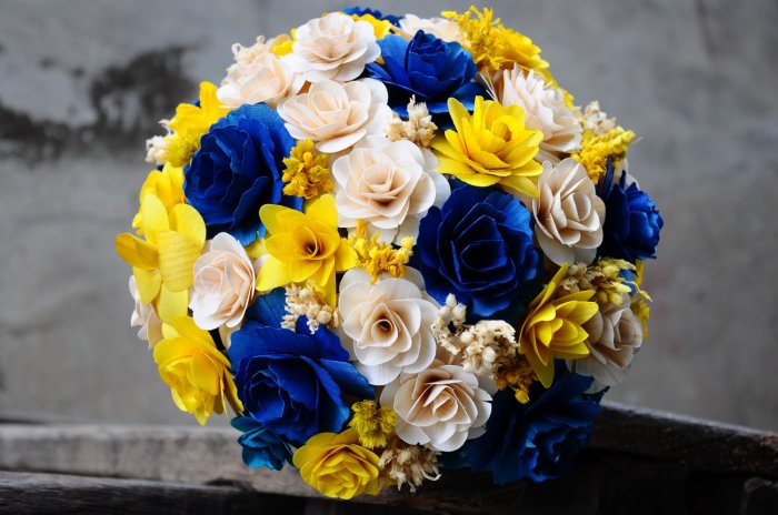 Букет невесты для сине-желтой свадьбы