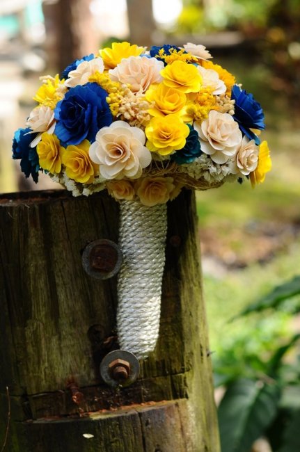 Цветы для свадьбы в сине-желтом цвете