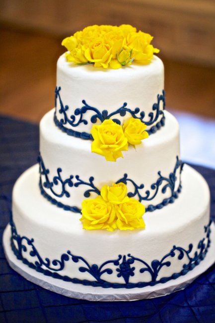 Свадебный торт в сине-желтом цвете