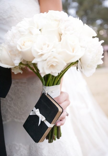 Цветы для книжной свадьбы