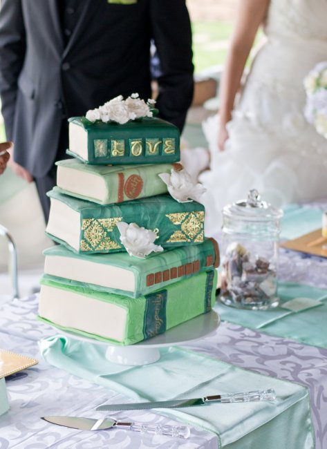 Торт для книжной свадьбы