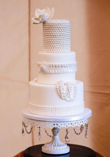 Монохромный свадебный торт
