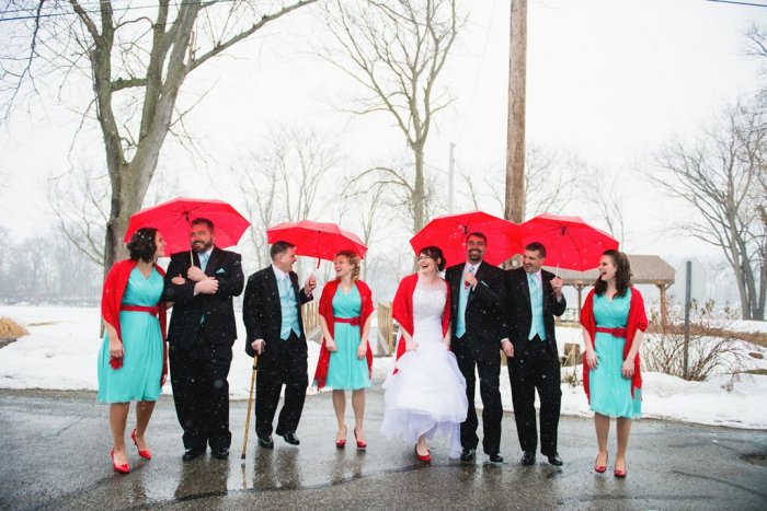 Яркие зонты для свадьбы