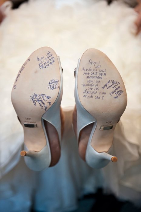 Надписи на подошве свадебной обуви