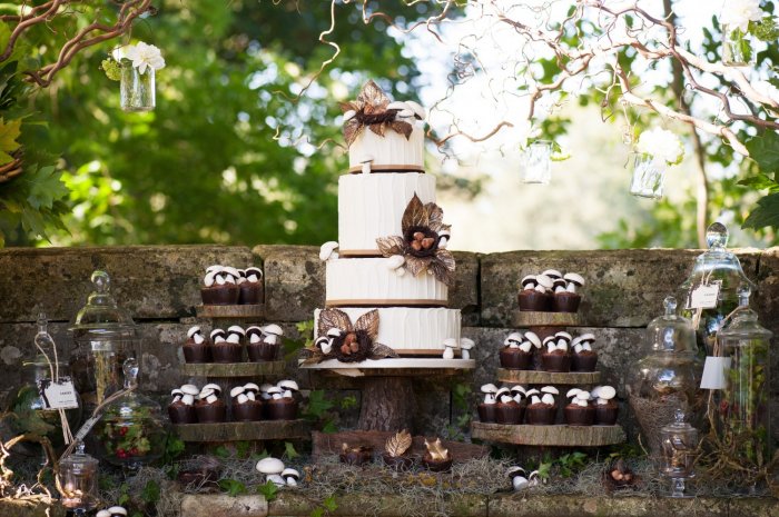 Декор candybar на лесной свадьбе