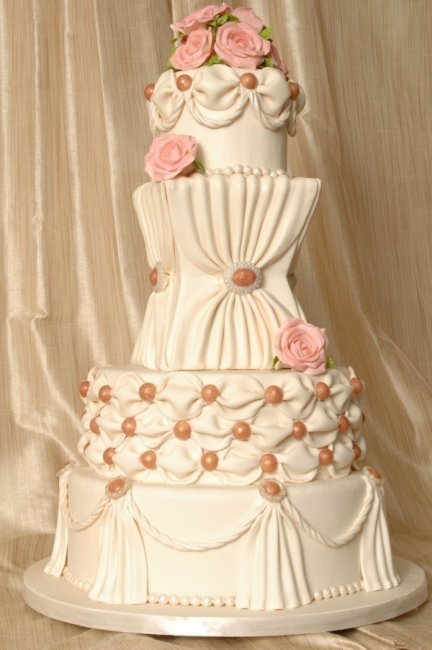 Свадебный торт в цвете айвори