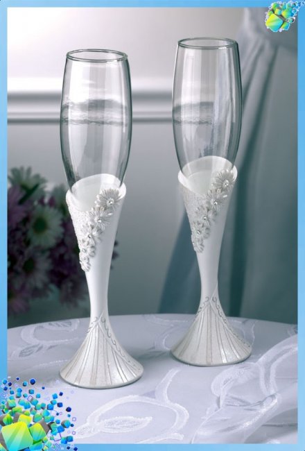 Свадебные  бокалы с ножкой, сделанной из фарфора