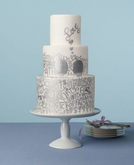 Свадебный торт с декором из слов