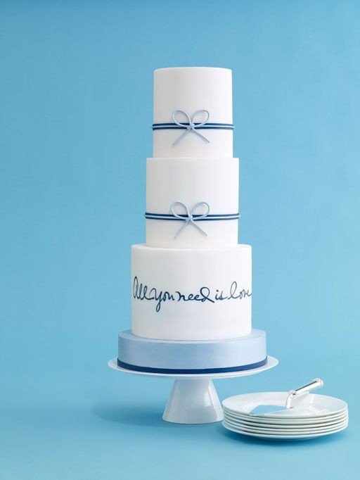 Свадебный торт с декором из слов