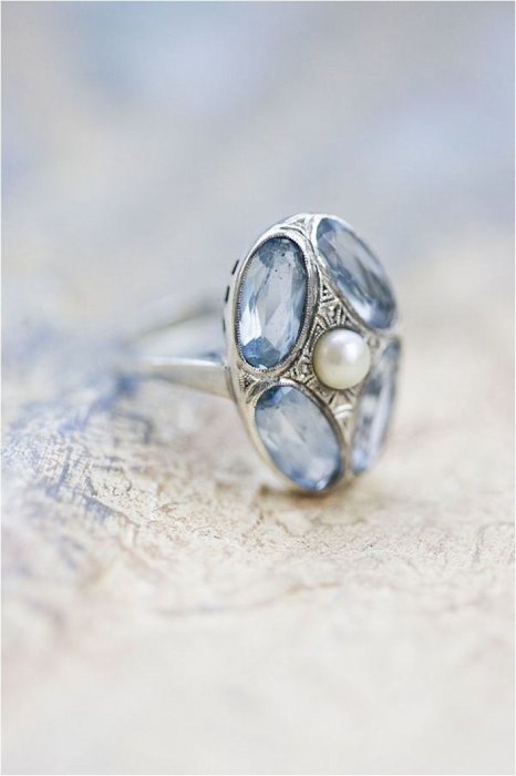 Красивое обручальное кольцо