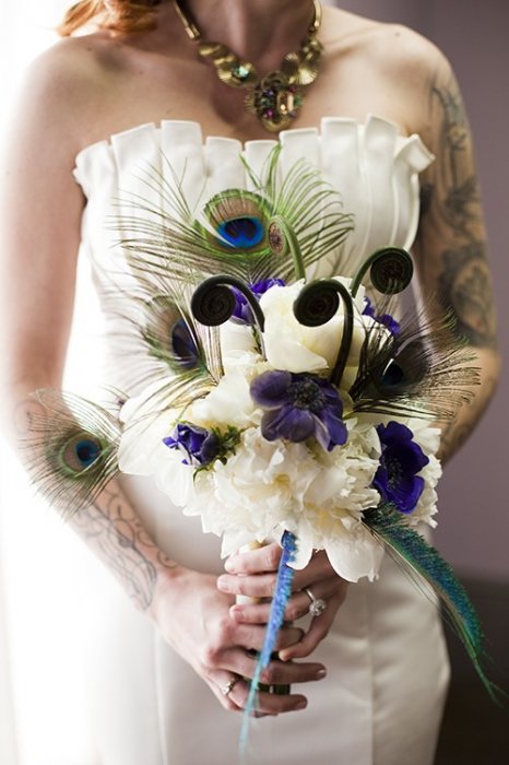 Букет невесты с павлиньим пером
