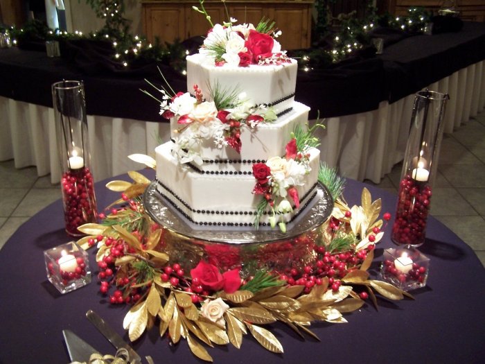 Свадебный торт в рождественском стиле
