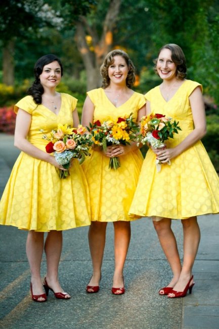 Подружки невесты в цвете Buttercup