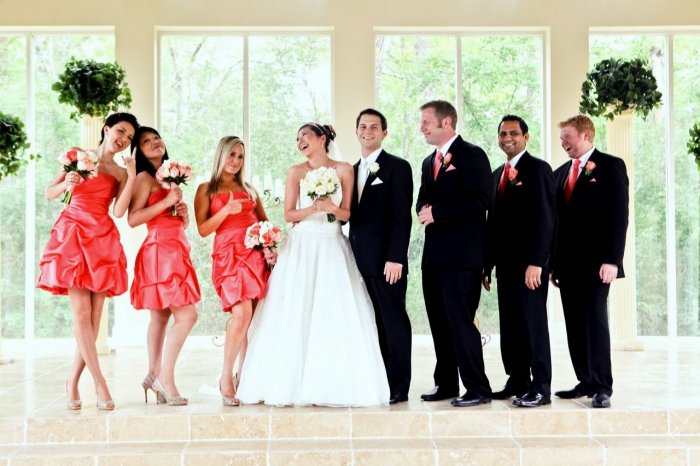 Подружки невесты и друзья жениха