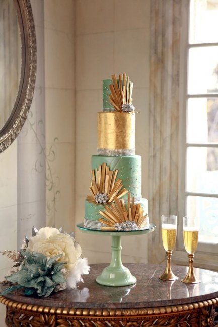Свадебный торт в мятно-золотом цвете