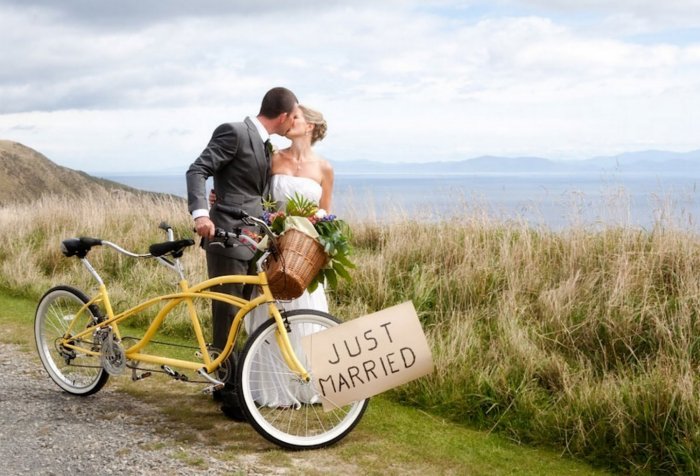 Велосипед как свадебный кортеж