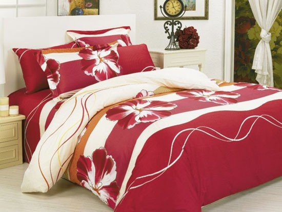 Яркое постельное белье с крупными цветами