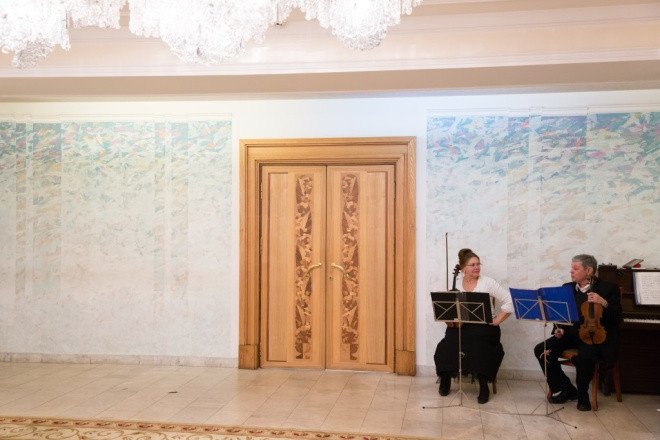 Оркестр в зале торжественной регистрации в Перовском ЗАГСе