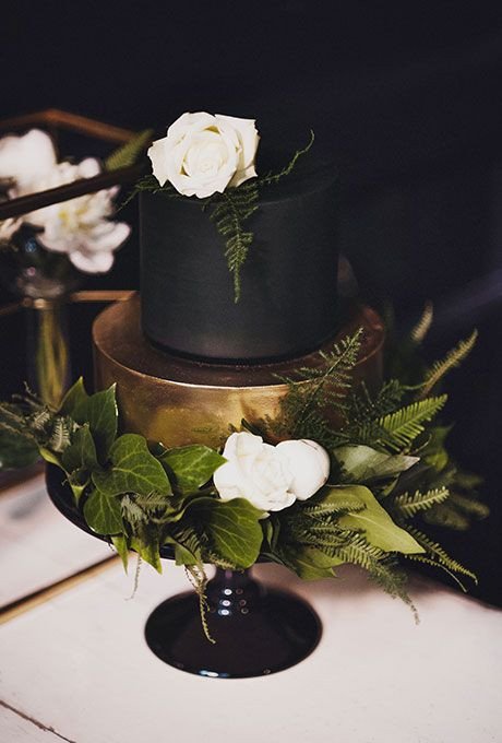Свадебный торт в черном цвете