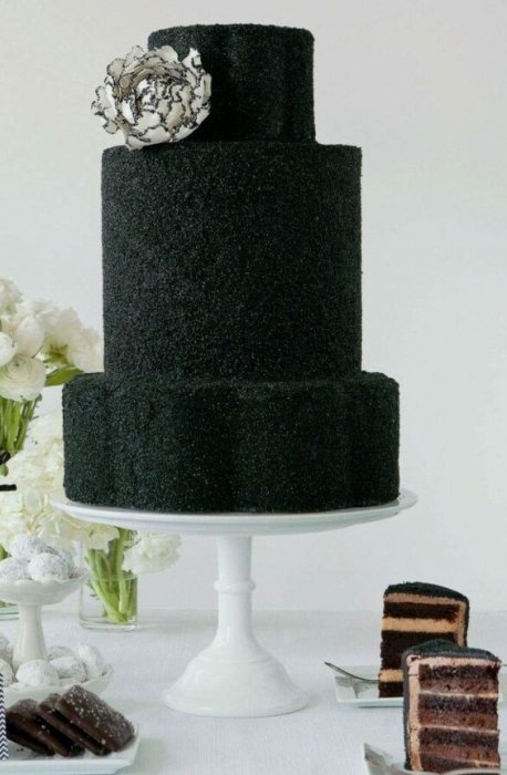 Черный цвет в дизайне свадебного торта