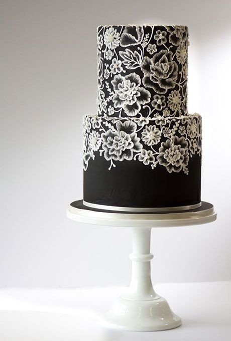 Сочетание белого и черного цветов в дизайне свадебного торта