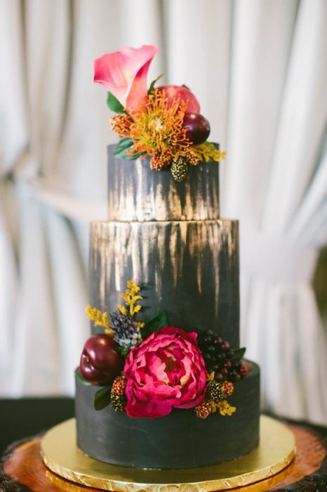 Черный цвет в дизайне свадебного торта