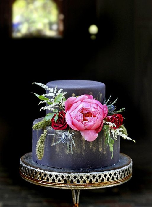 Красивый свадебный торт в черном цвете