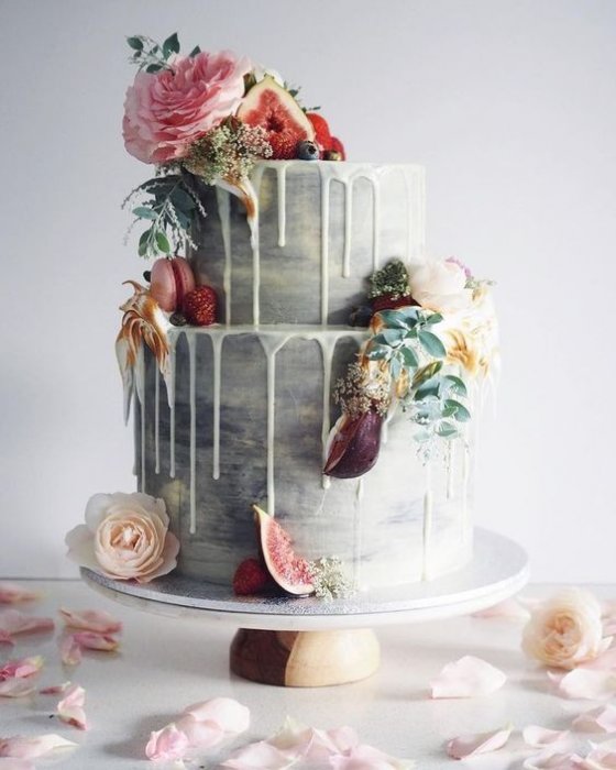 Инжир в оформлении торта на свадьбу