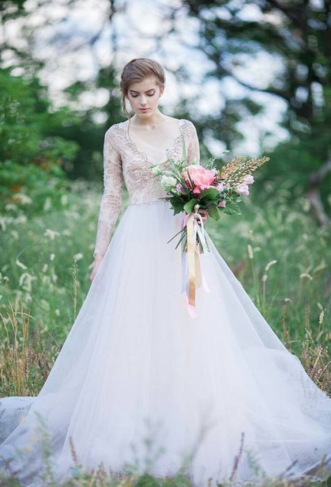 Шикарное свадебное платье с длинными рукавами
