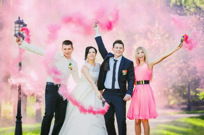 Розовый дым для цветной свадьбы