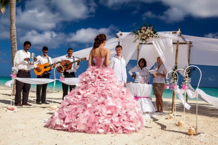 Яркая невеста в Доминикане