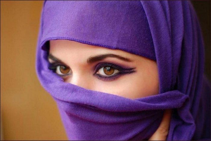 Загадочная мусульманская девушка