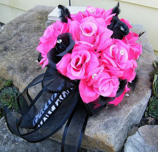 Черно-розовый букет невесты