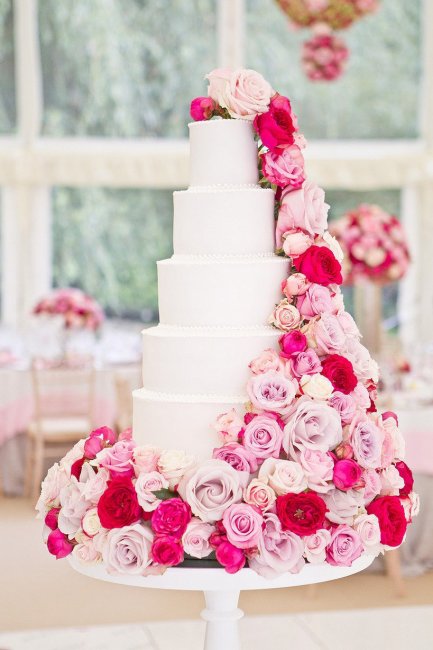 Красивый торт для свадьбы в стиле фуксия