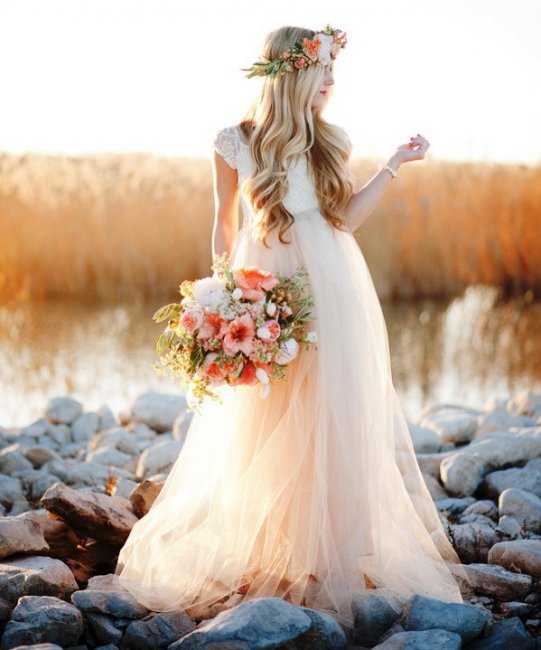 Свадебное платье в персиковом цвете