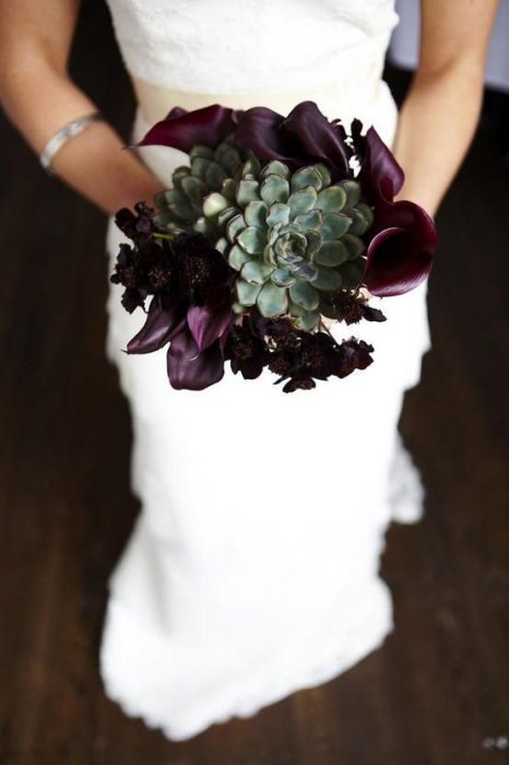 Свадебные букеты в темных цветах
