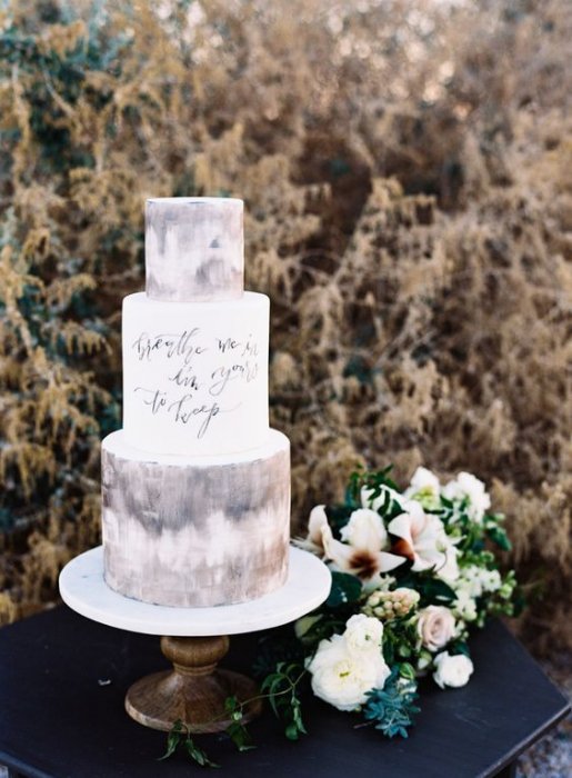 Свадебный торт с каллиграфией