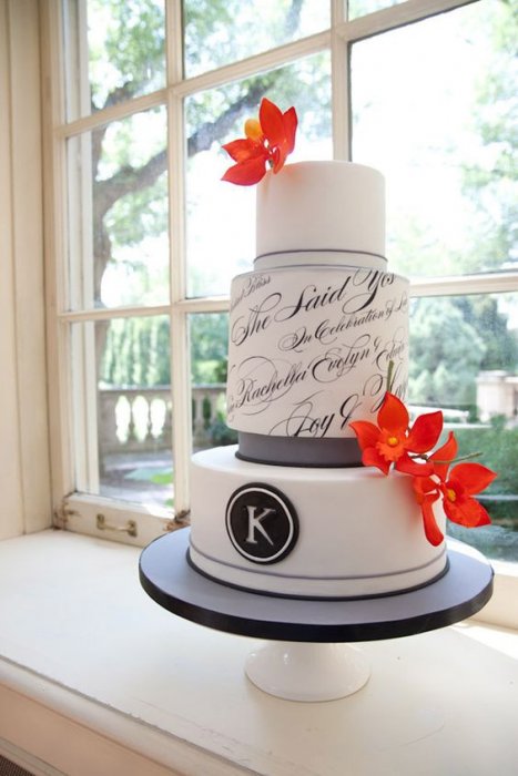 Рукописный шрифт в декоре свадебного торта