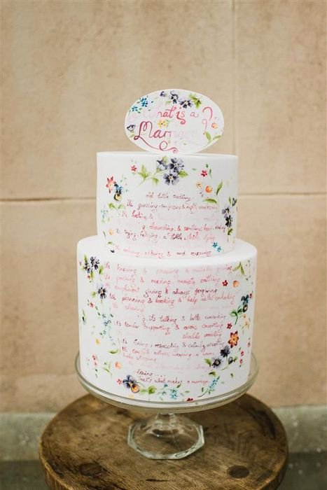 Акварельный каллиграфический свадебный торт