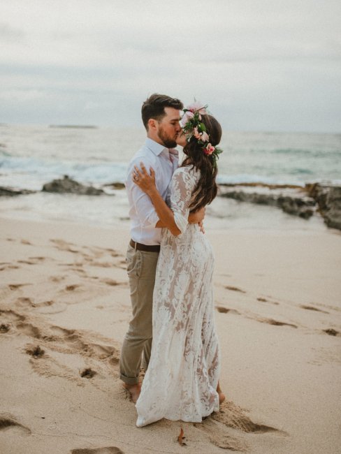 Кружевное платье для пляжной свадьбы