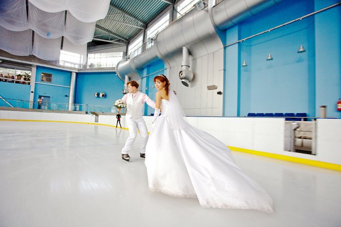 Необычная свадьба на коньках