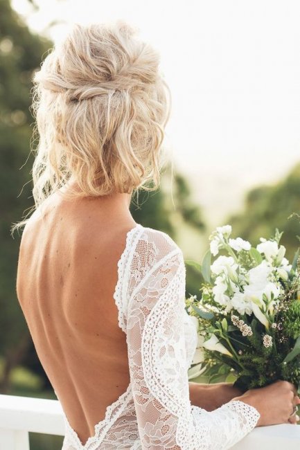 Элегантное свадебное платье с открытой спиной