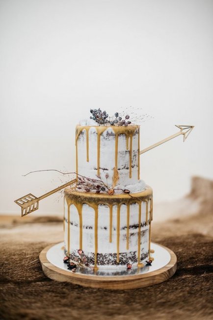 Двухъярусный свадебный торт
