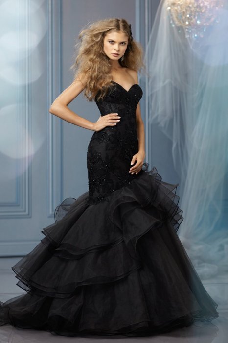 Свадебное платье черного цвета
