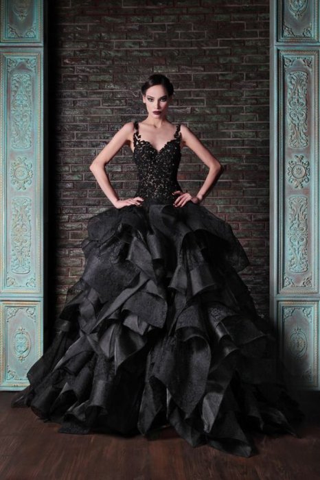 Черное свадебное платье фасона принцесса