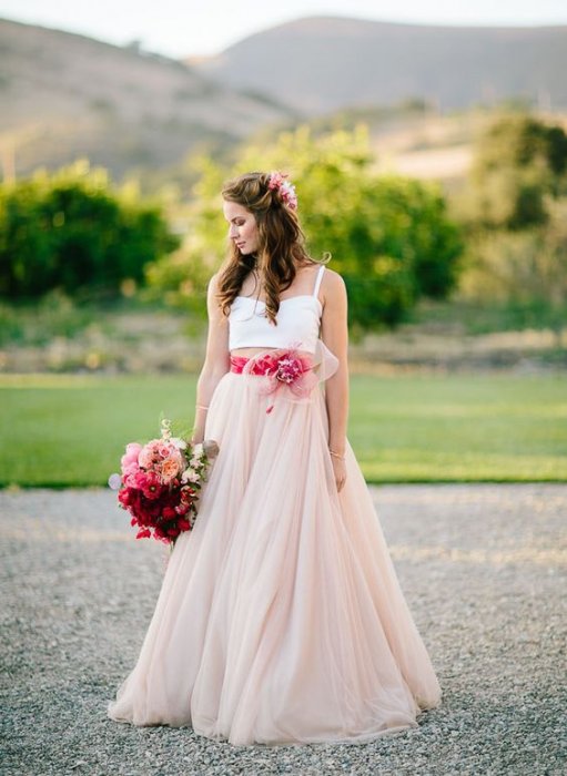 Свадебное платье crop top с юбкой нежно-розового цвета